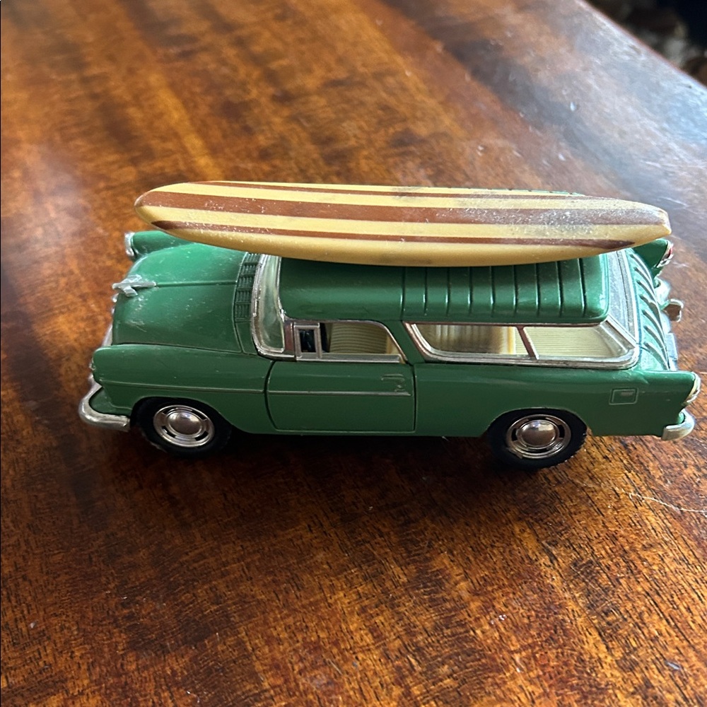 Toy Car- 1955 Chevy Nomad Scale 1/40- Metal by Kinsmart